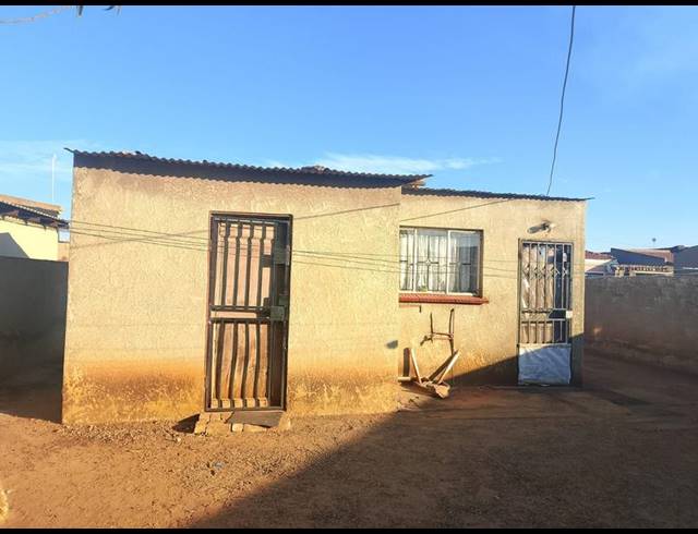 1 BEDROOM HOUSE FOR SALE IN MOLELEKI